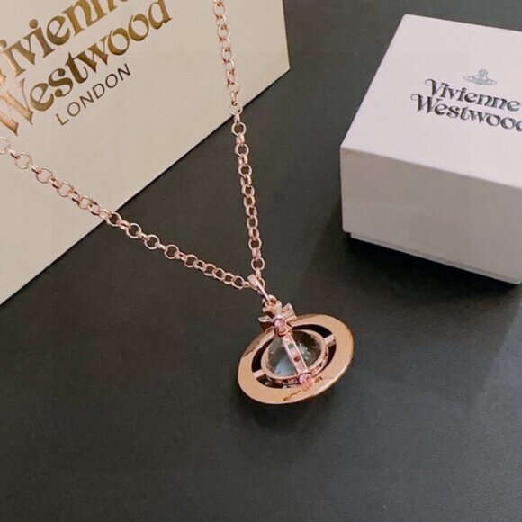 Vivienne Westwood Queen Saturn Necklace - Picture 3 of 6